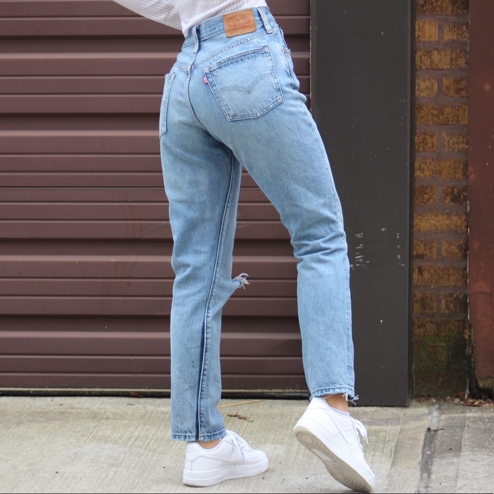 501 Levi’s modern light wash skinny jeans sz27